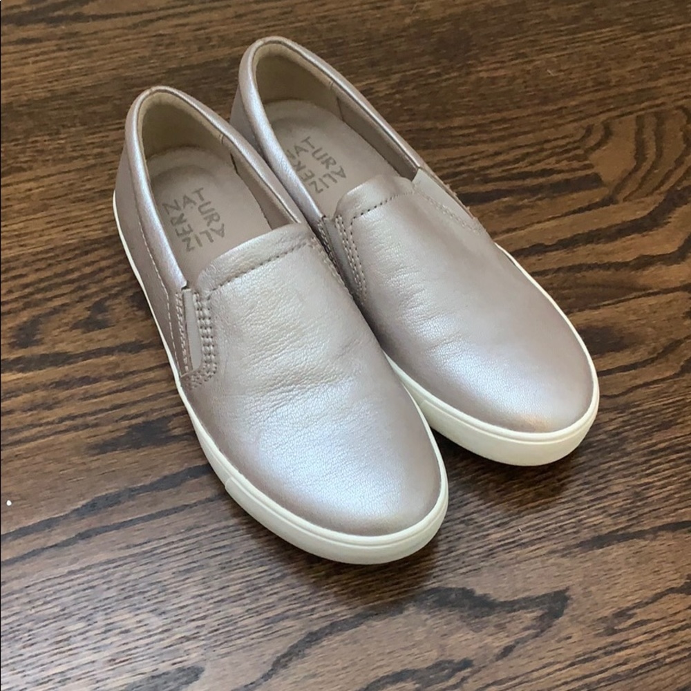 Naturalizer slip one gold never worn